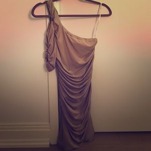 Tight-fitting gold dress