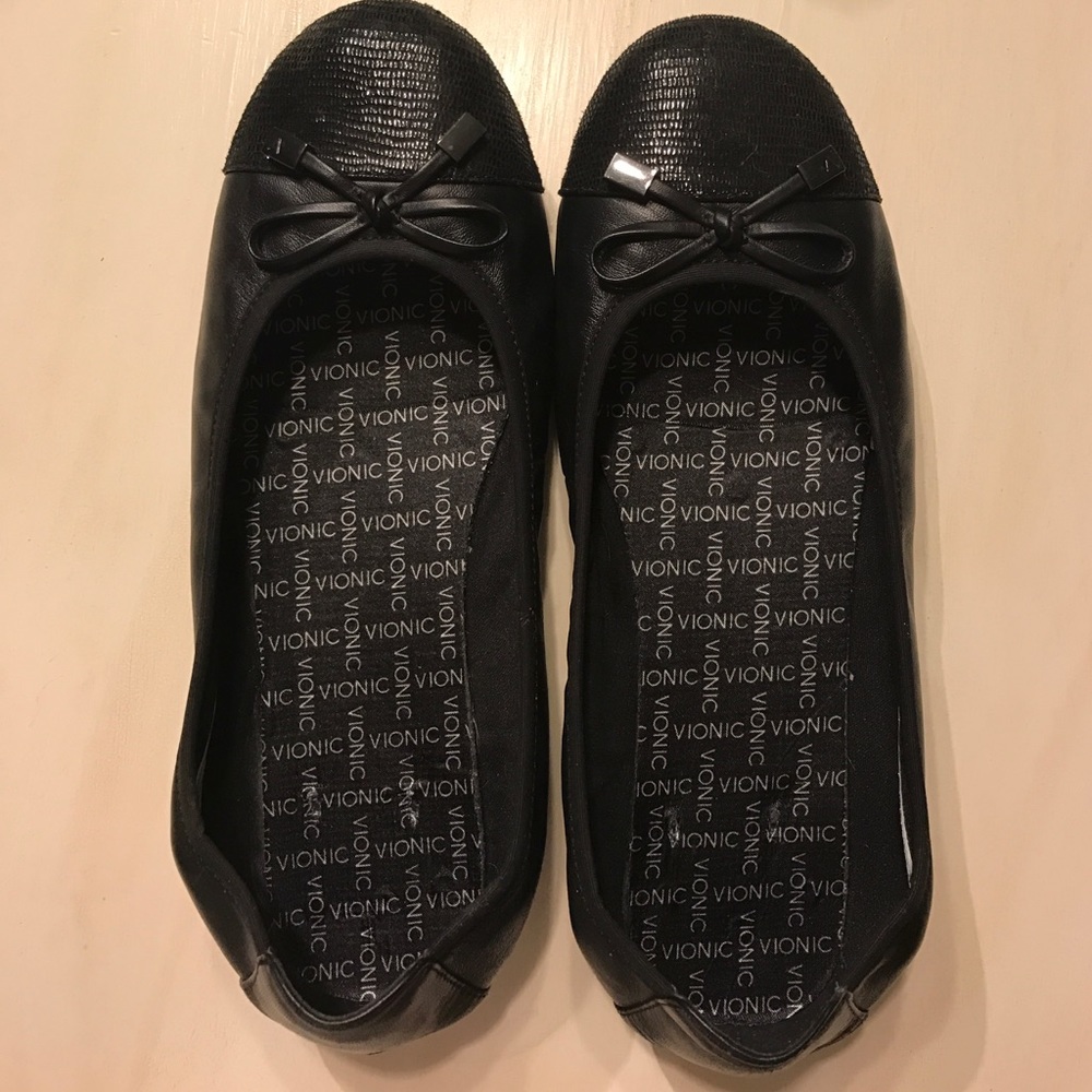 Black Vionic ballet flats size 8
