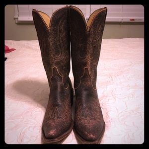 Charlie Horse dark brown (red/coral undertones)