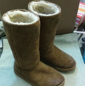 Girls Uggs boots size 3