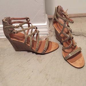 ❤❤❤Excellent condition strapped wedge sandal!!!