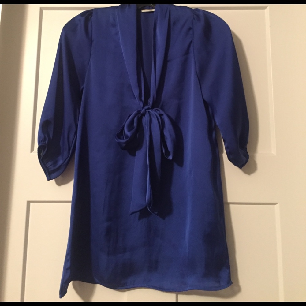 🎀 Royal blue satin blouse with bow in front 🎀