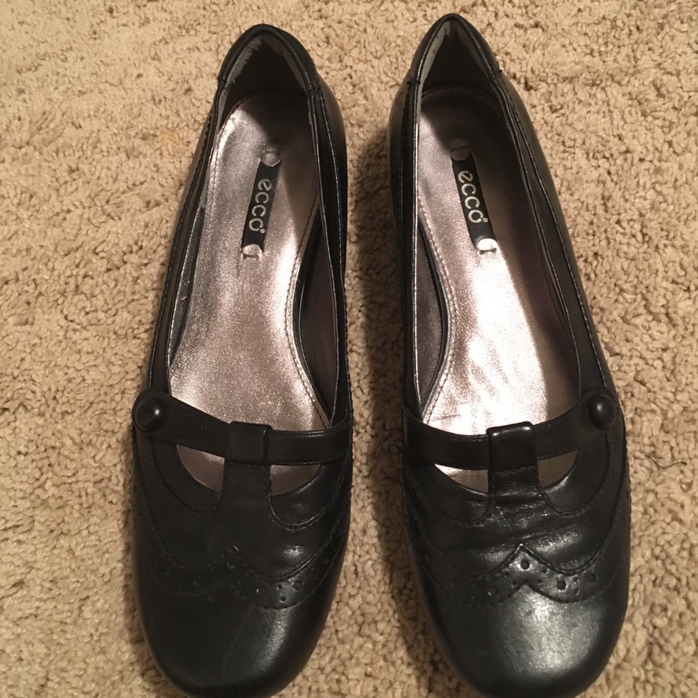 Ecco black flats