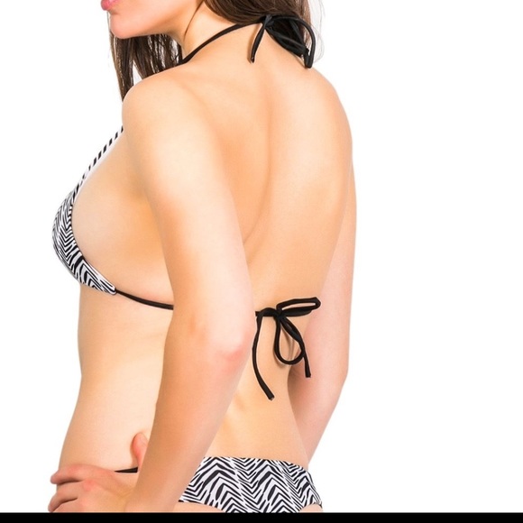 Caged front bikini top and thong back bottom - Picture 2 of 3