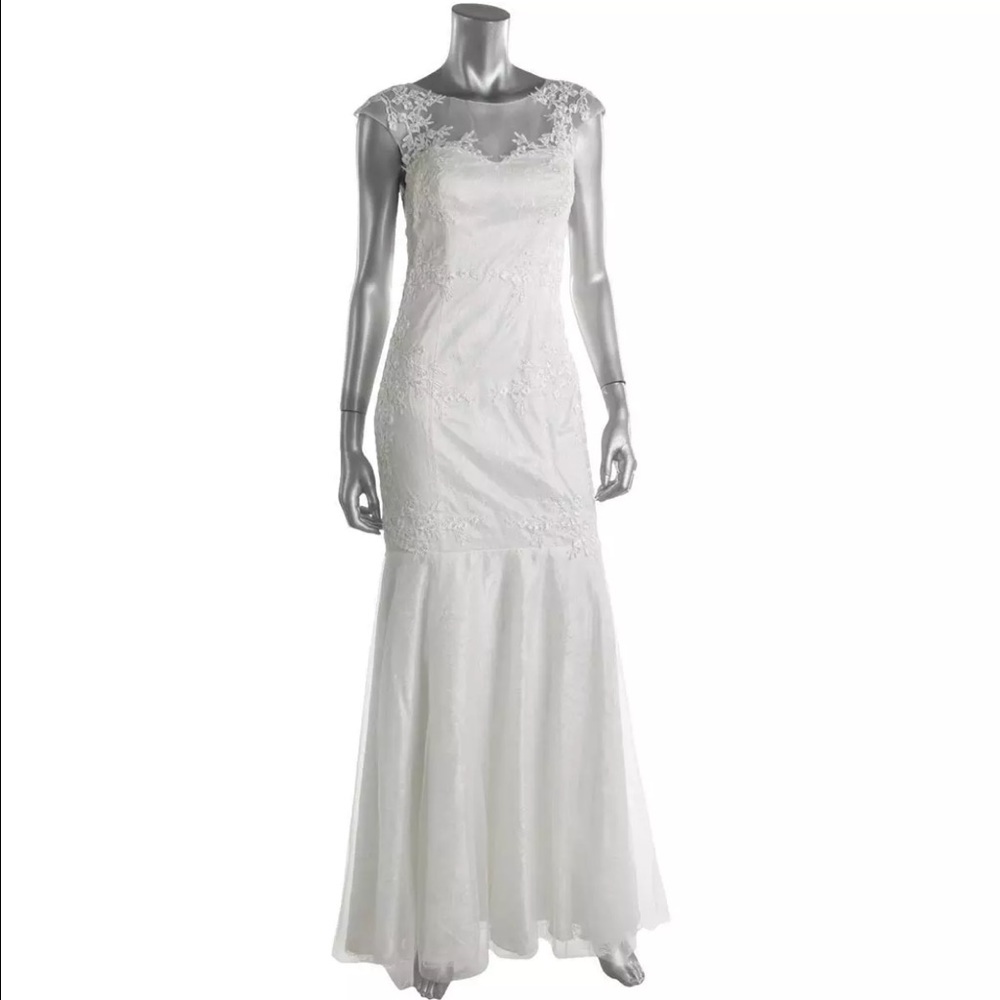 Brand new with tag Decode Wedding Gown in ivory