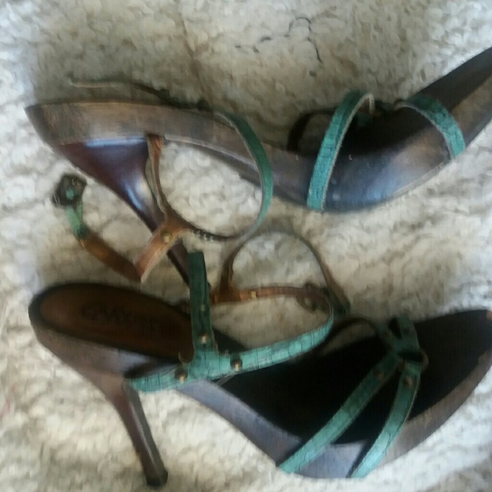 Women's shoes