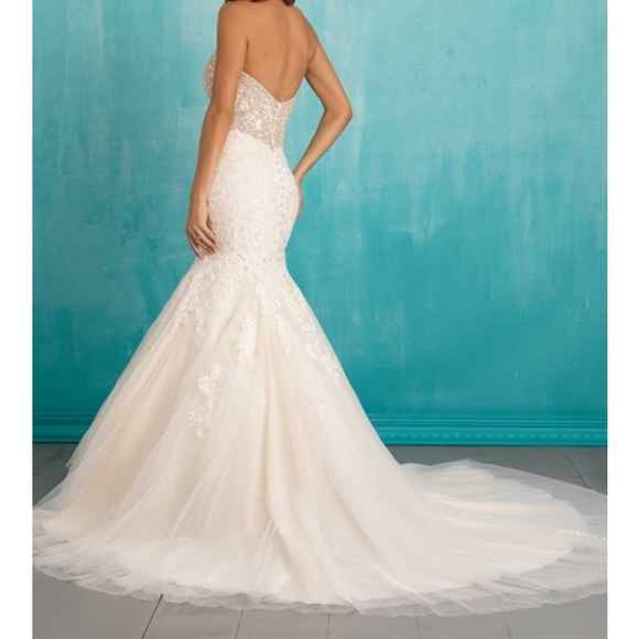 Allure 9305 Wedding Gown - Picture 3 of 3