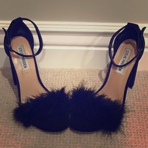 Steve Madden Feather Black Pumps