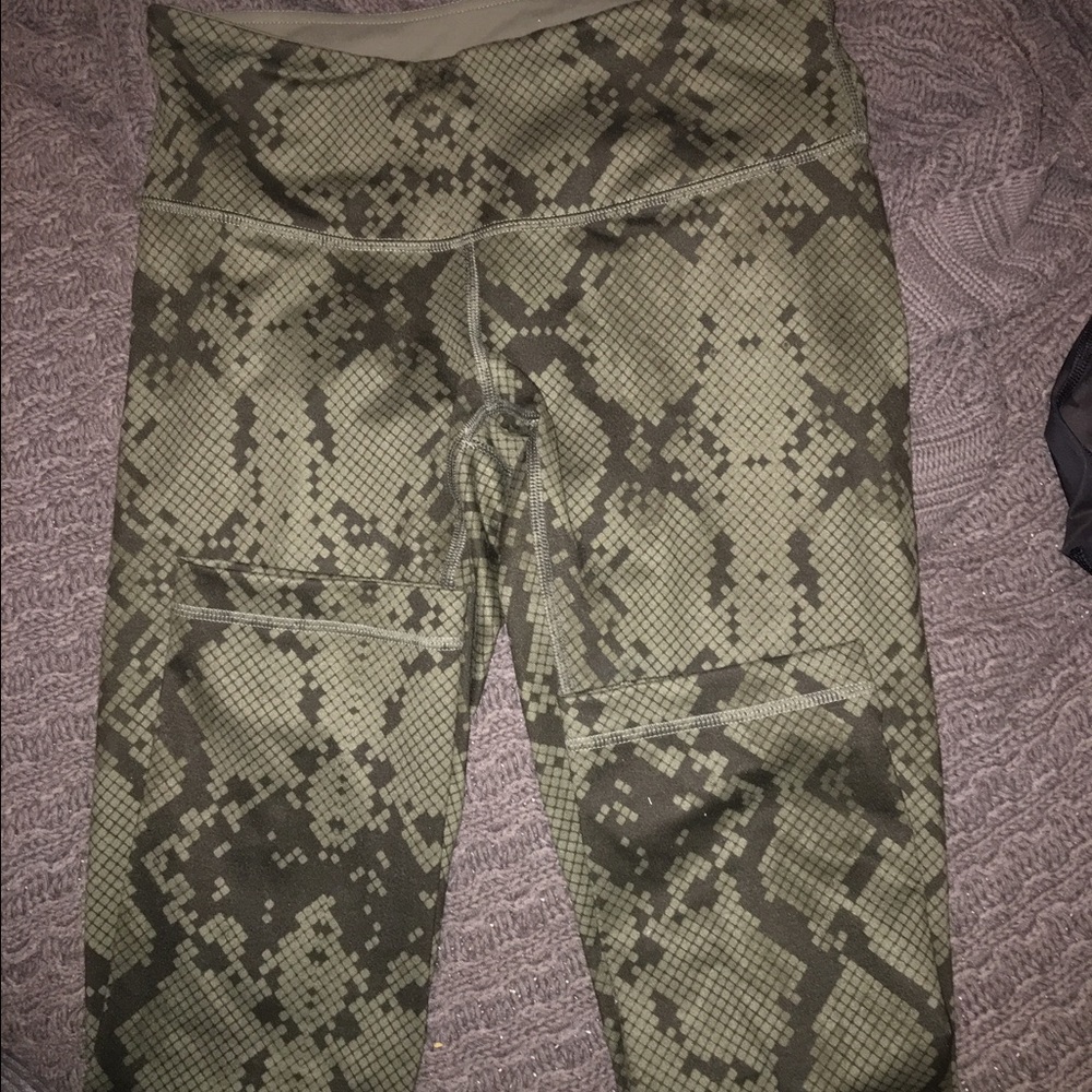 Lulu lemon Green snake print Leggings