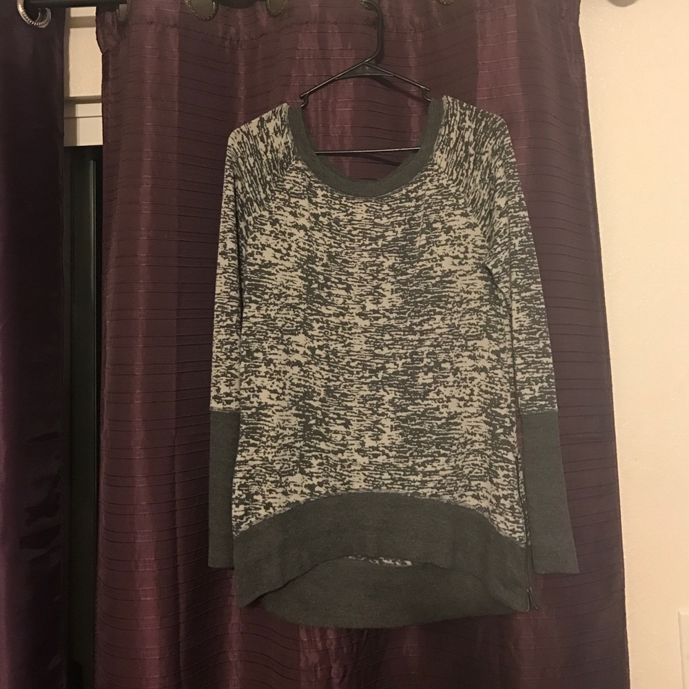 Lightweight Sweatshirt with Side Zippers