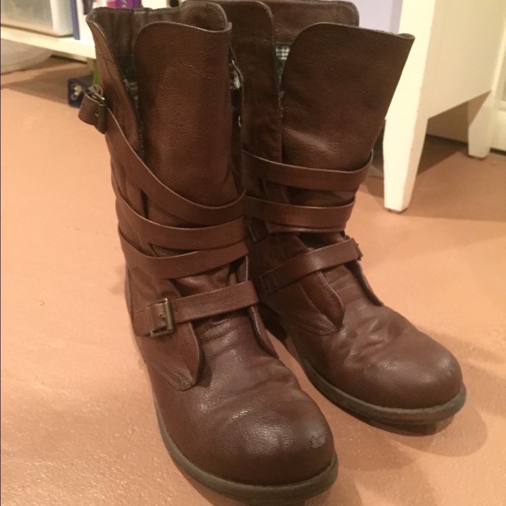 Combat boots