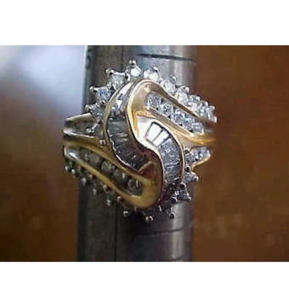 10K Solid Gold Diamond Cluster Ring 💍 - Picture 2 of 4