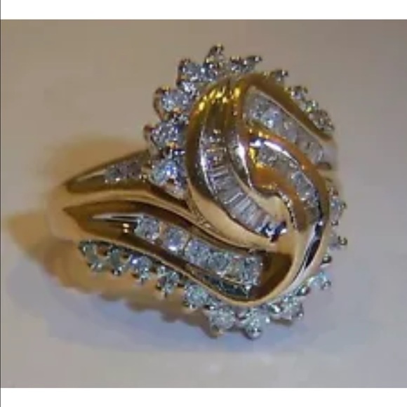 10K Solid Gold Diamond Cluster Ring 💍 - Picture 3 of 4