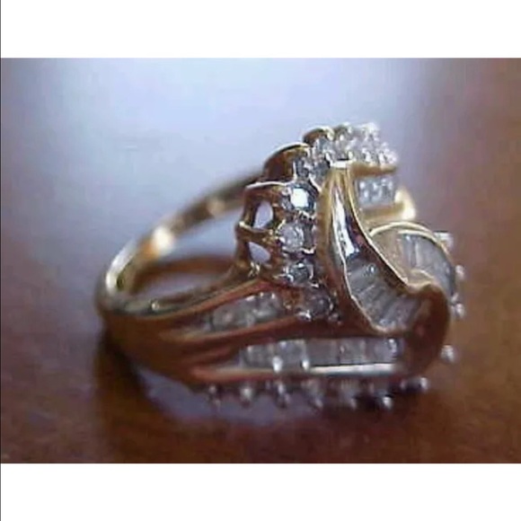 10K Solid Gold Diamond Cluster Ring 💍 - Picture 4 of 4