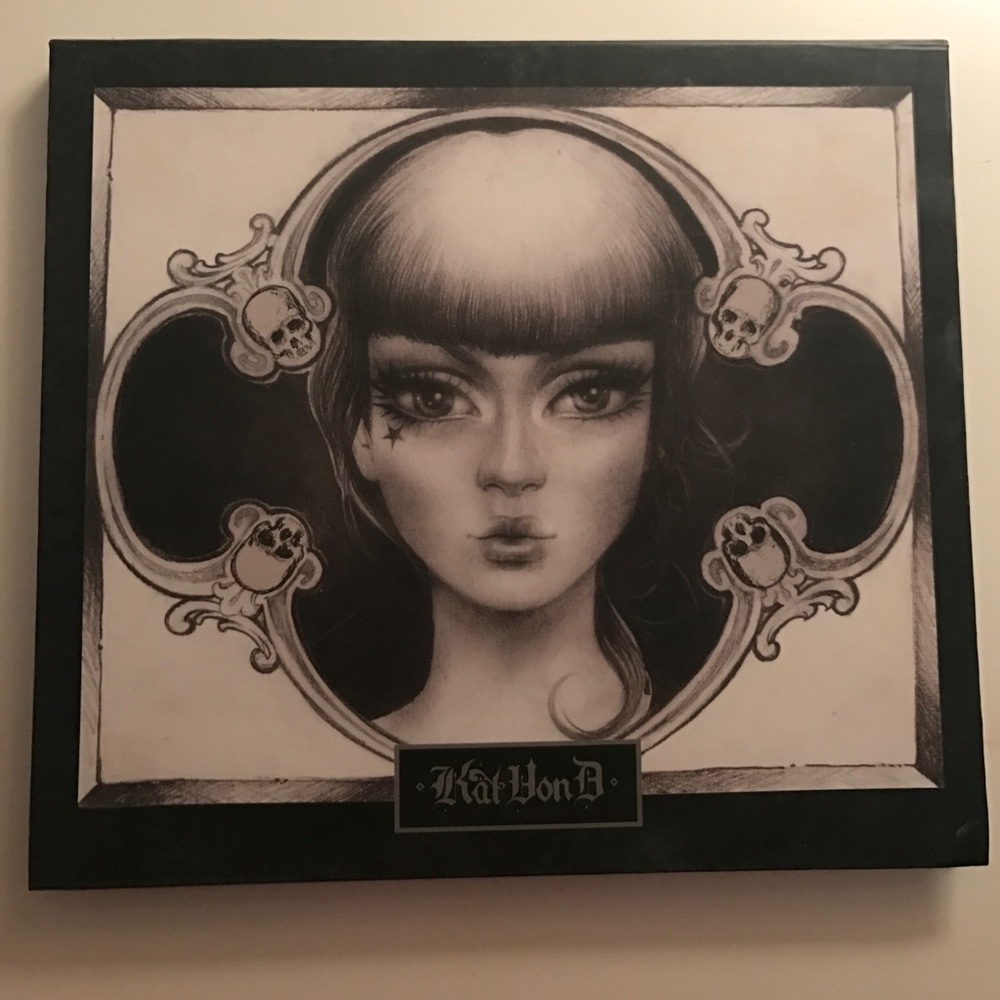 Kat Von D Spellbinding eyeshadow book