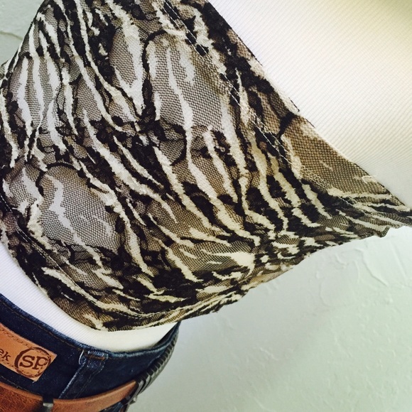 Lace Tiger Crop Top - Picture 2 of 2