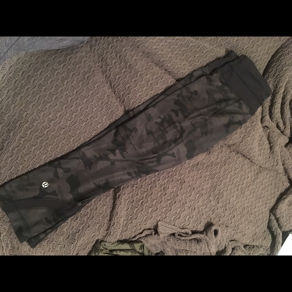 Black camo lulu lemon athletic leggings