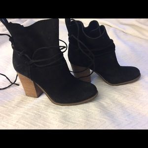 Jessica Simpson Satu (Women's)

Size 8 worn once