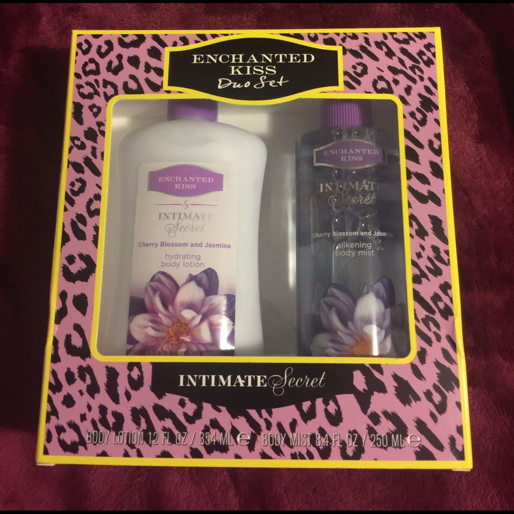 Enchanted kiss duo set lotion and spray full size.