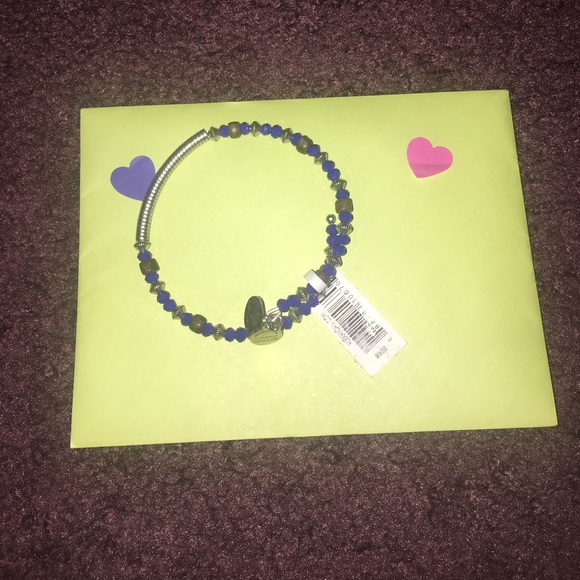 ✋🏽SOLD✋🏽 Cute blue and silver Wrapped bracelet - Picture 1 of 4