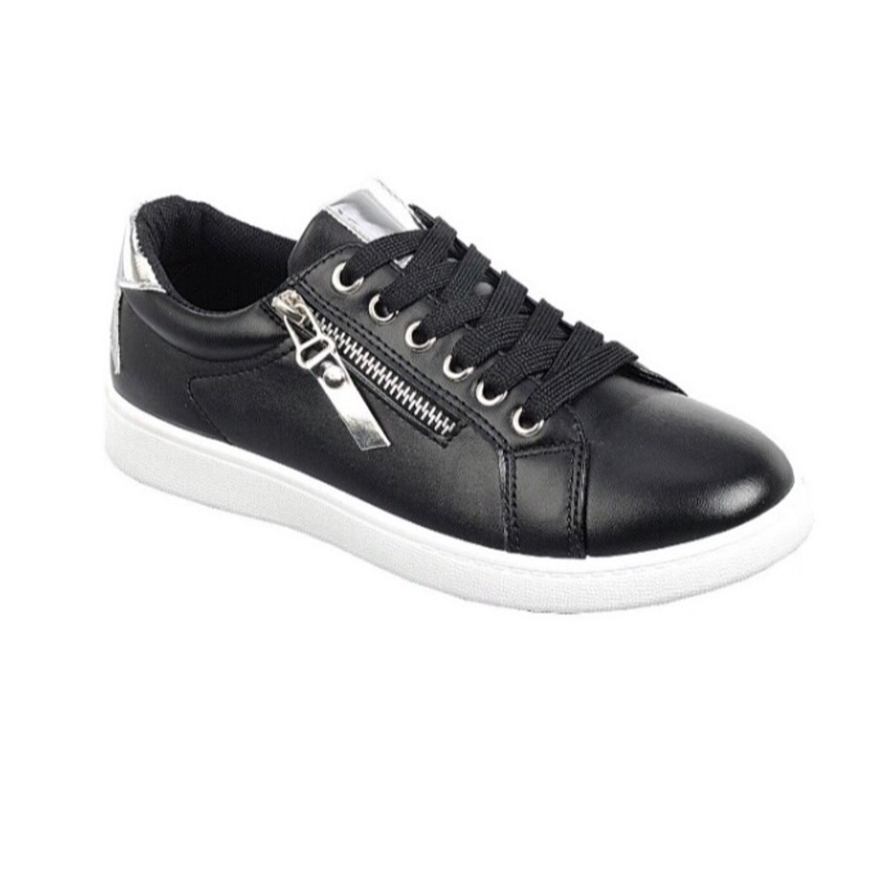 METALLIC Accented black sneakers