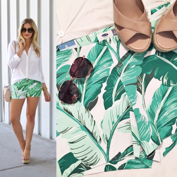 Old Navy Pants - Palm print shorts
