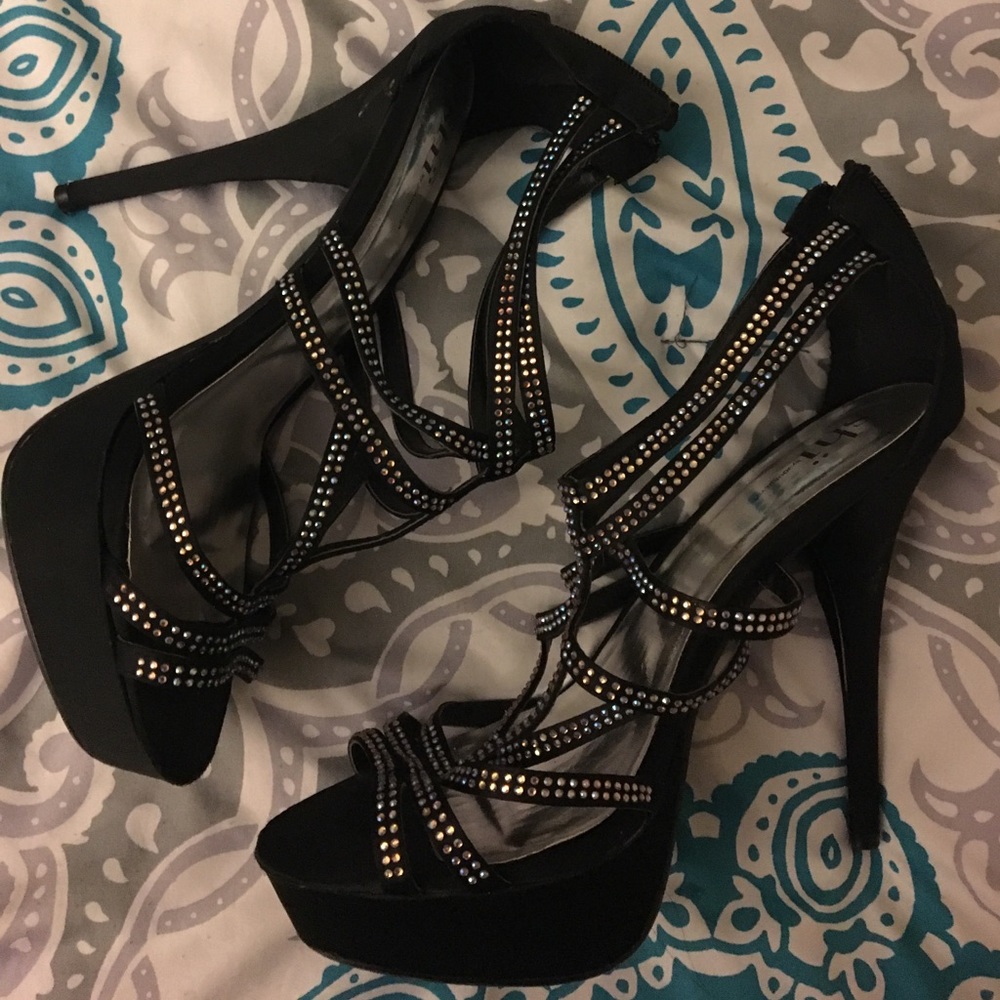 Shi by Journey Rhinestone Heels 🖤