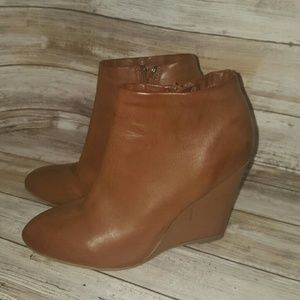 Short Brown Wedges