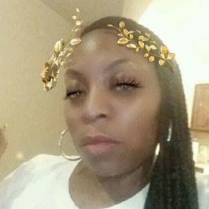 Meet your Posher, Adrianne