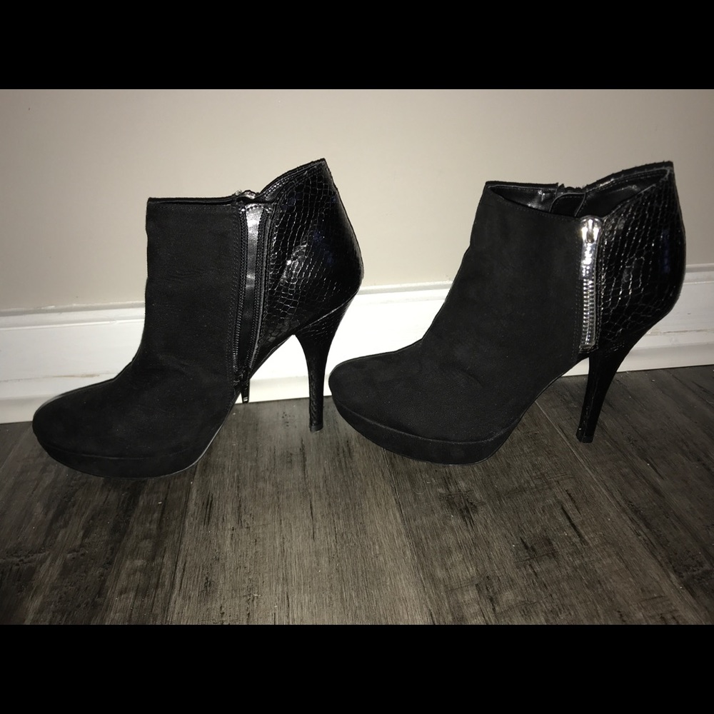 Guess heeled platform bootie