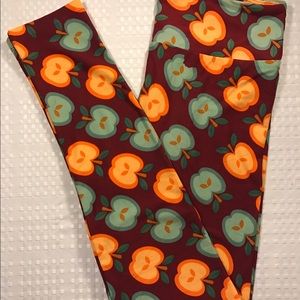 New LuLaRoe Leggings - Apples - OS - NWT