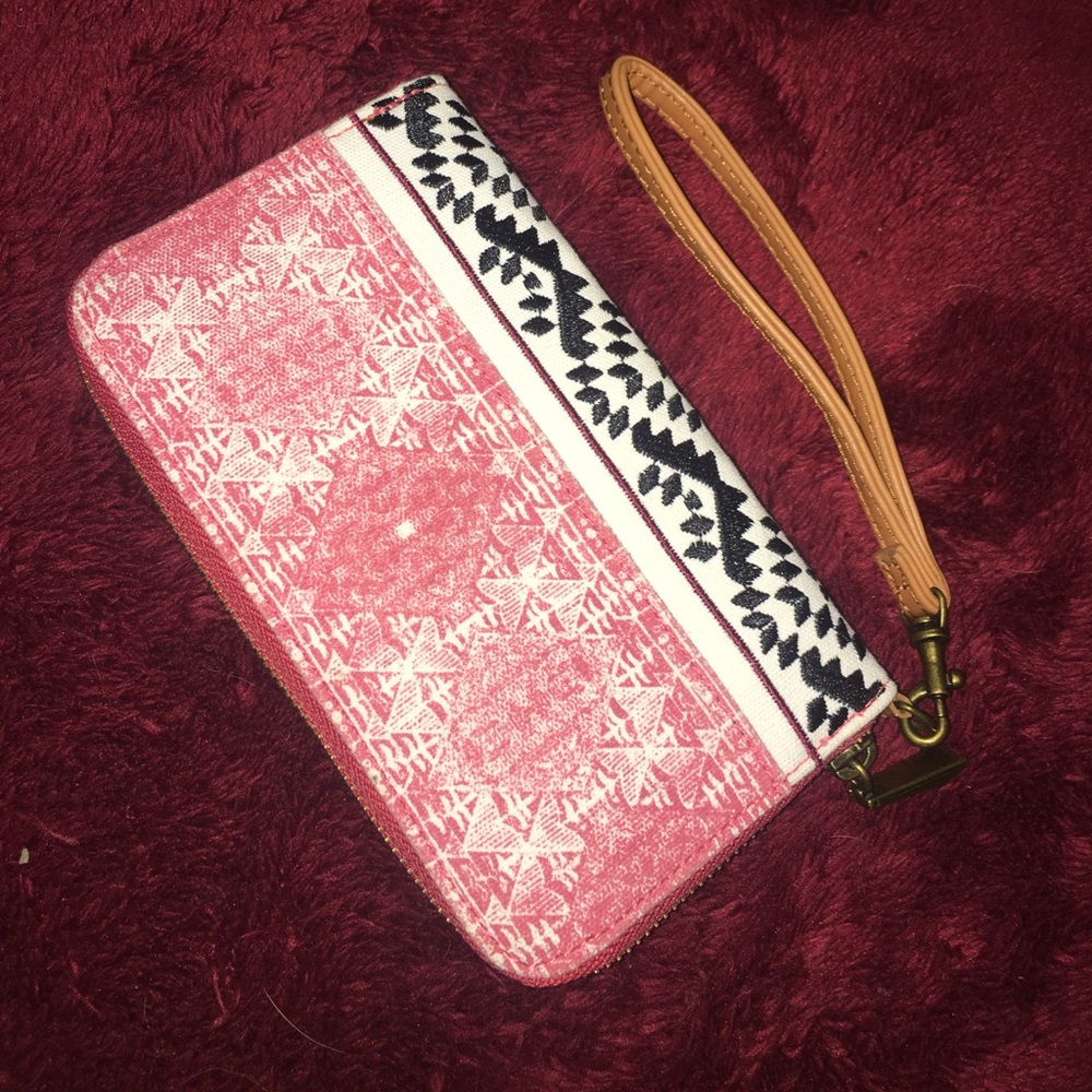 cute wallet, has lots of pockets, never used!