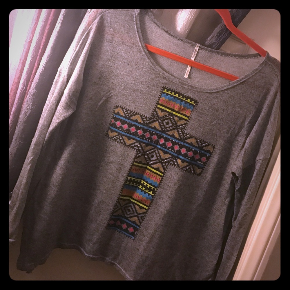 🎀Beautiful Boho Cross Shirt🎀