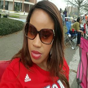 Meet your Posher, Megon