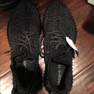 jet black yeezys