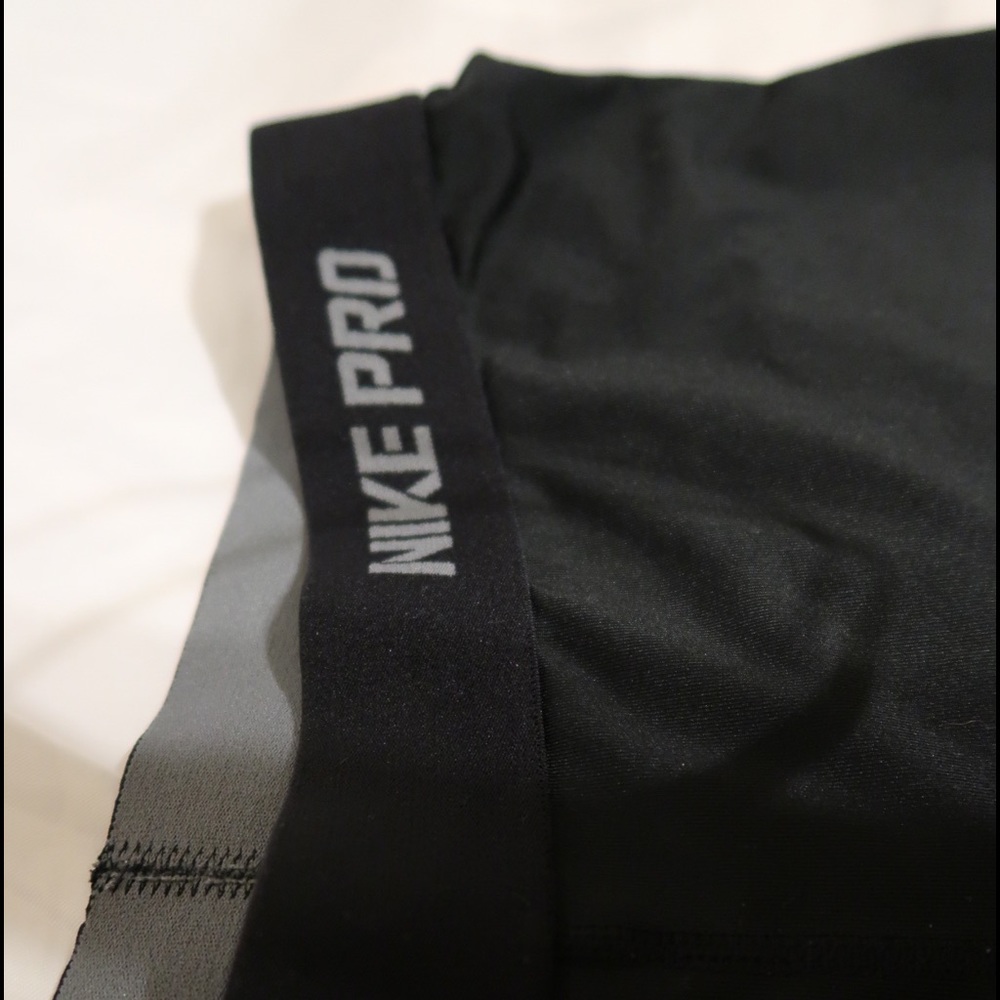 Nike pro crops