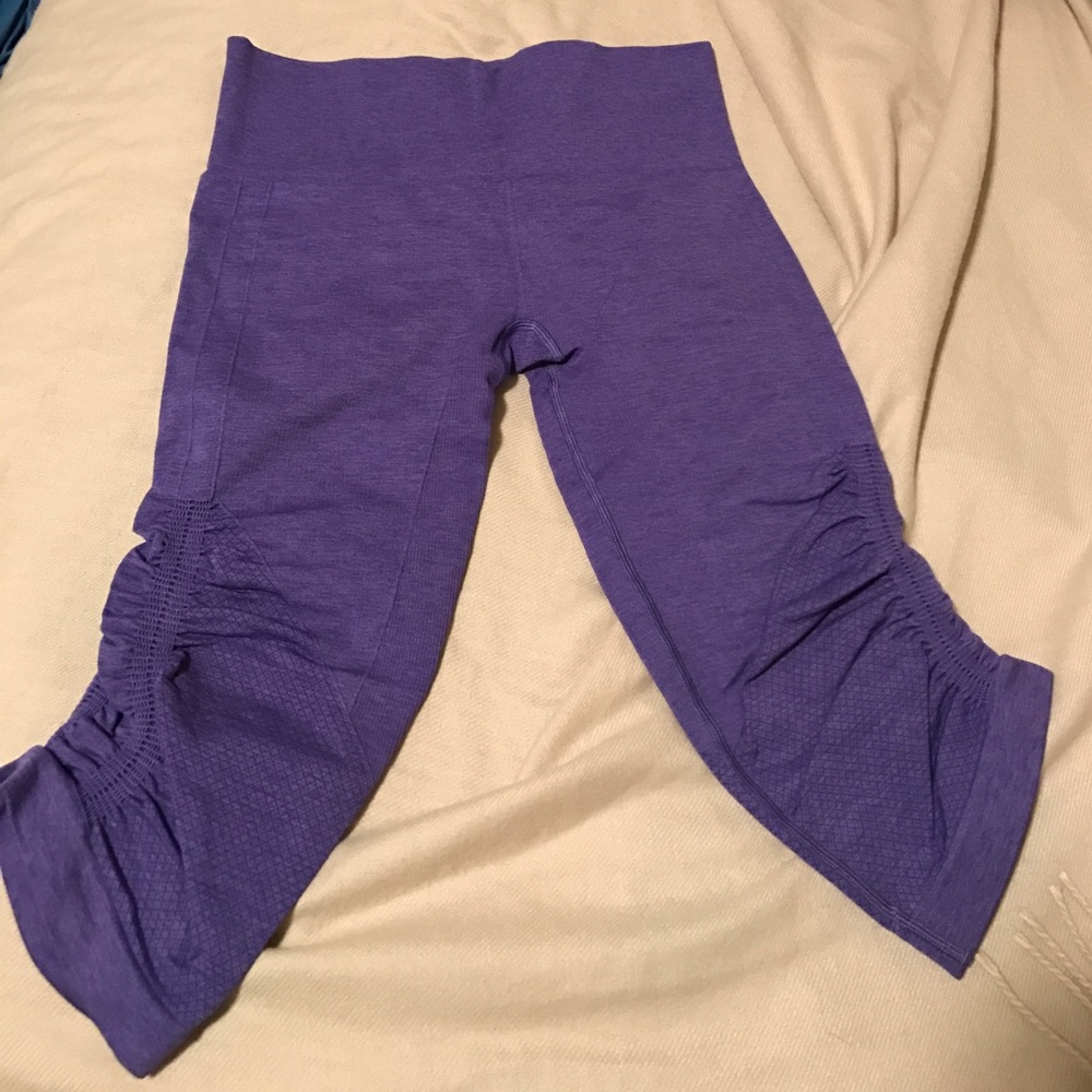 Lululemon in the flow crop