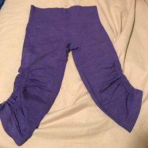 Lululemon in the flow crop