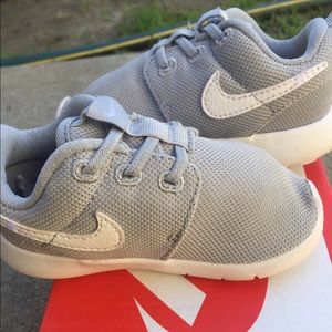 Nike roshe gray size : 6 toddler/kids