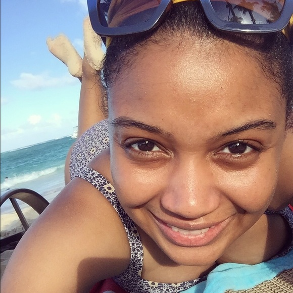 Meet your Posher, Alyssa - Picture 1 of 1