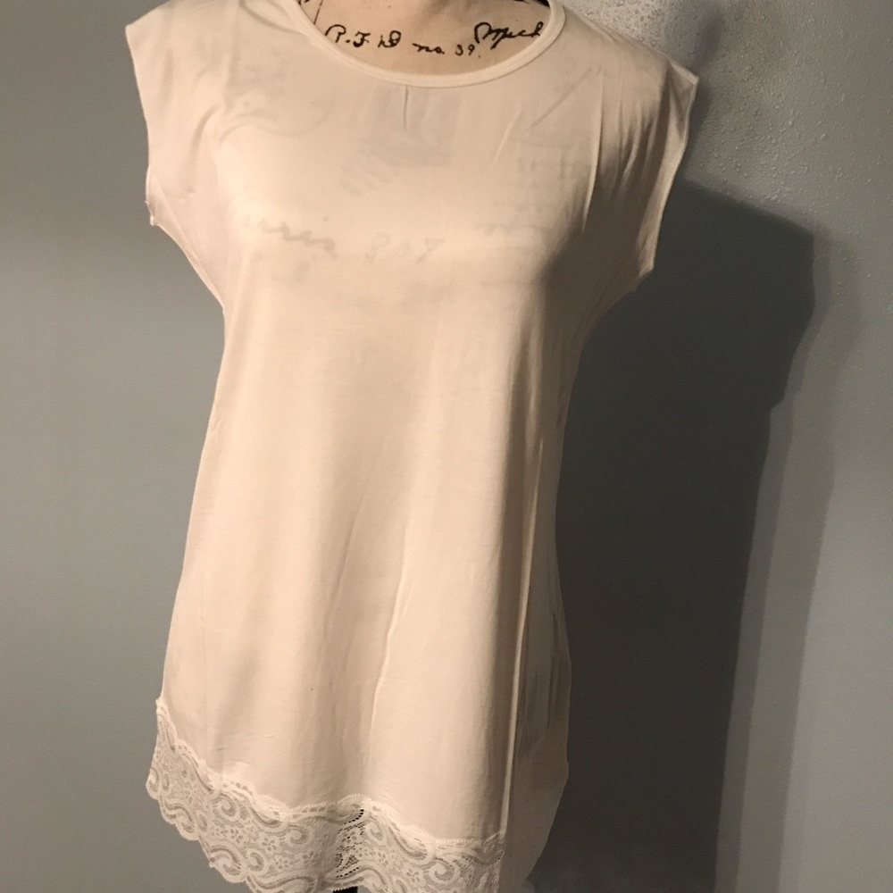 Lace trimmed layering tank top