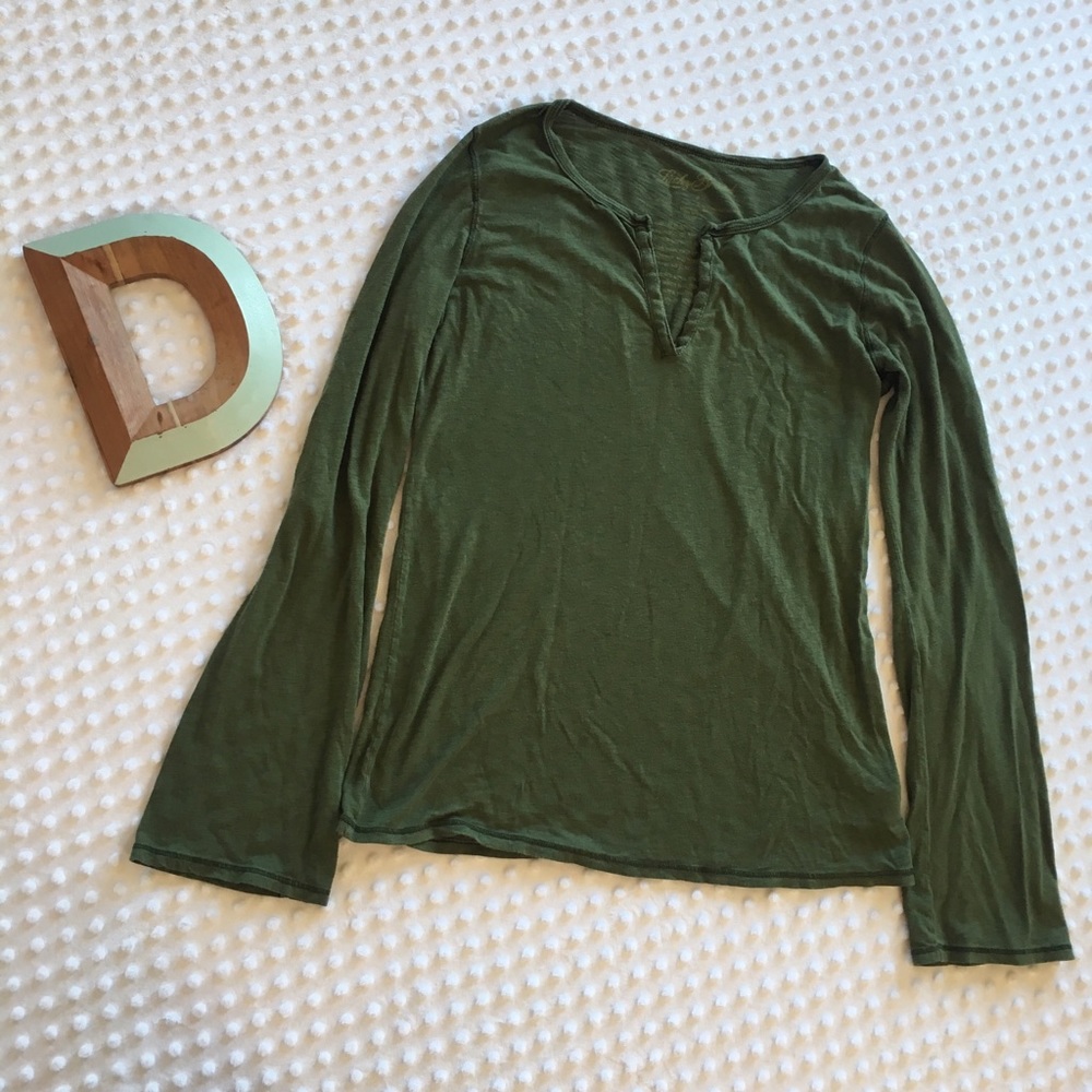 🍀 Lucky Brand Loose Thin V Neck Roll up slv shirt