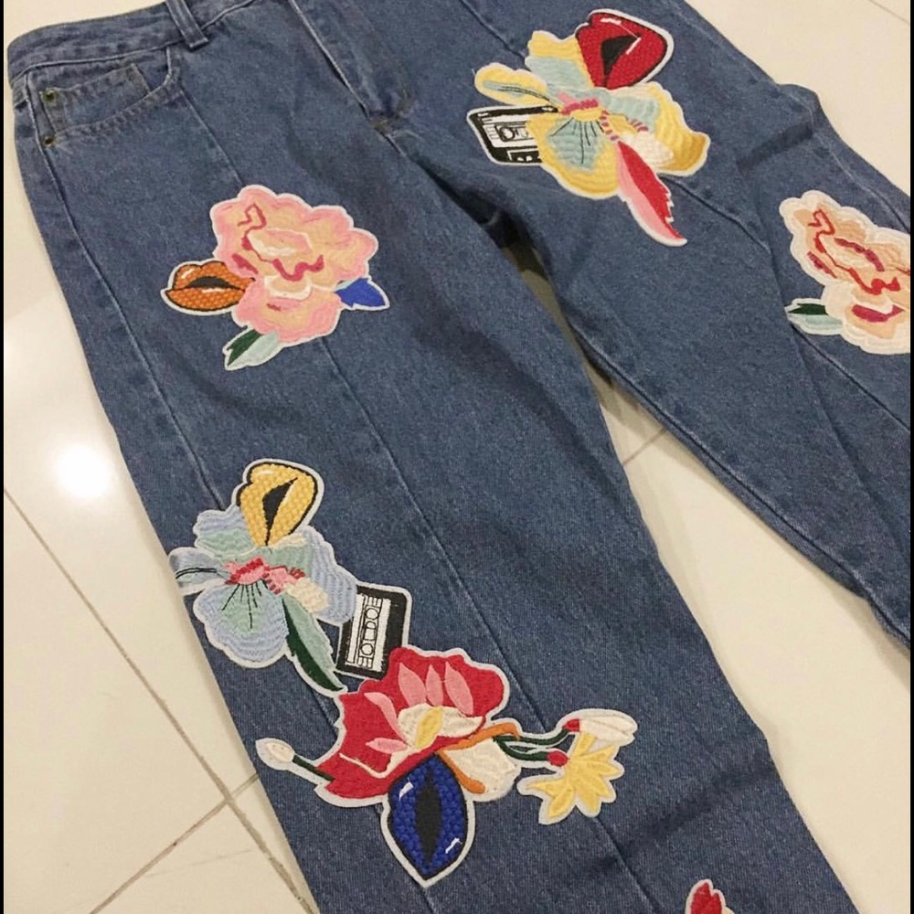Embroidered Jeans - Picture 2 of 4