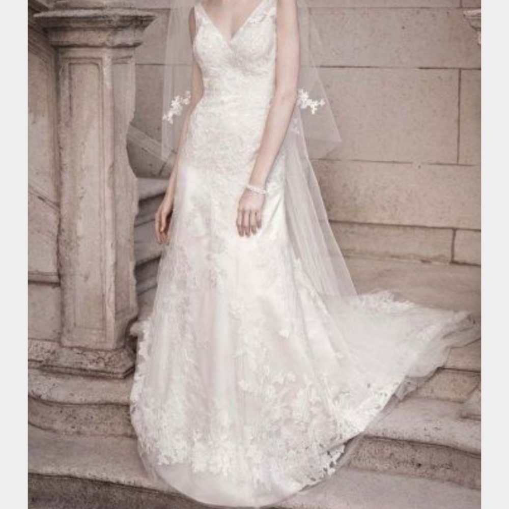Oleg Cassini Wedding Gown Size 8. CWG517