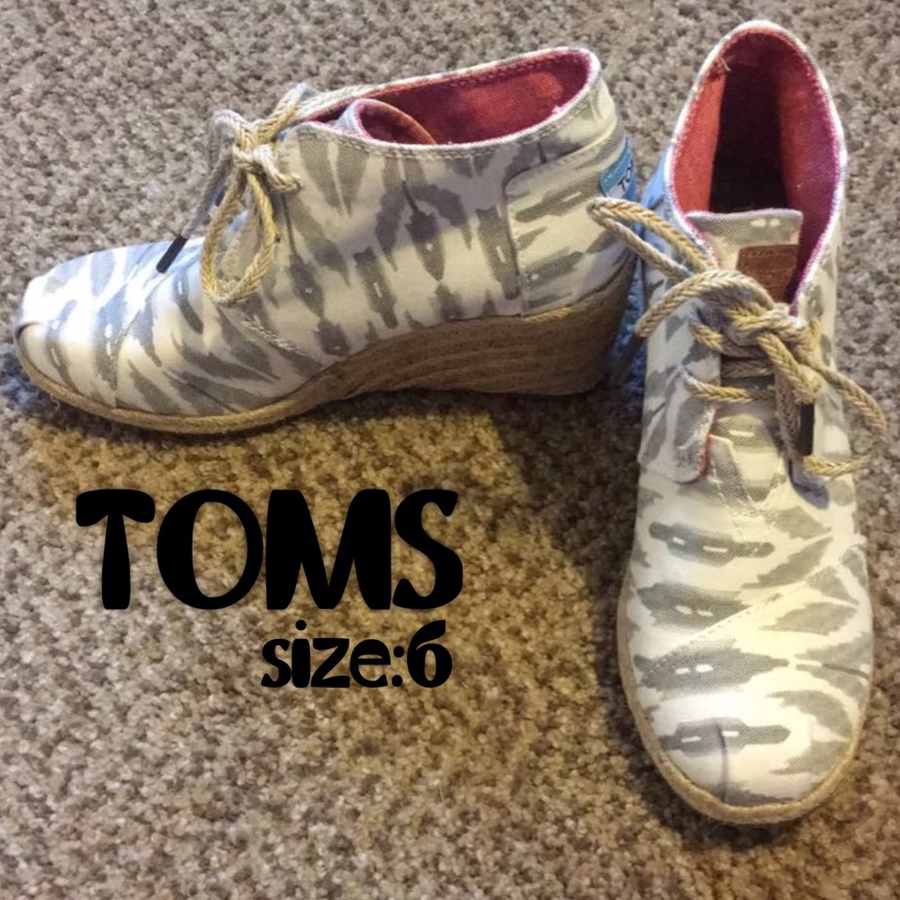 Super cute Toms Desert Wedge 