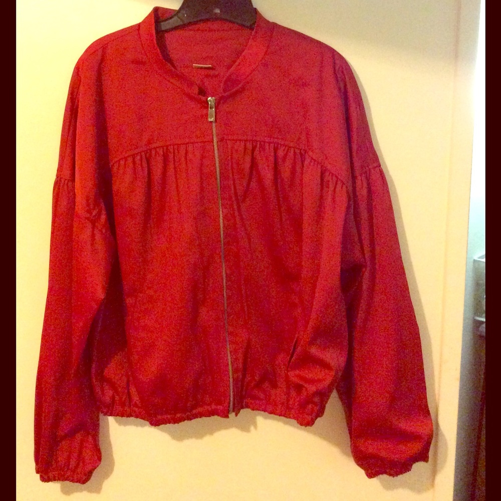 Bomber style light jacket.