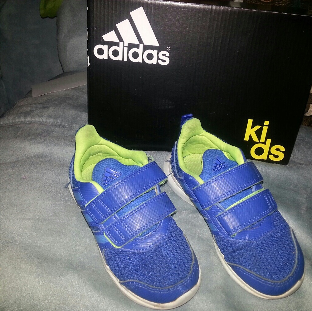 Adidas Sneakers kids Sz 9. EUC.