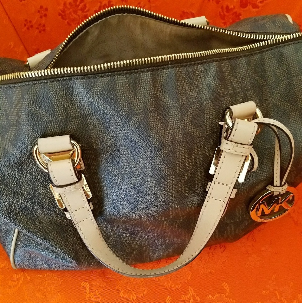 M. Kors large greyson bag excellent condition
