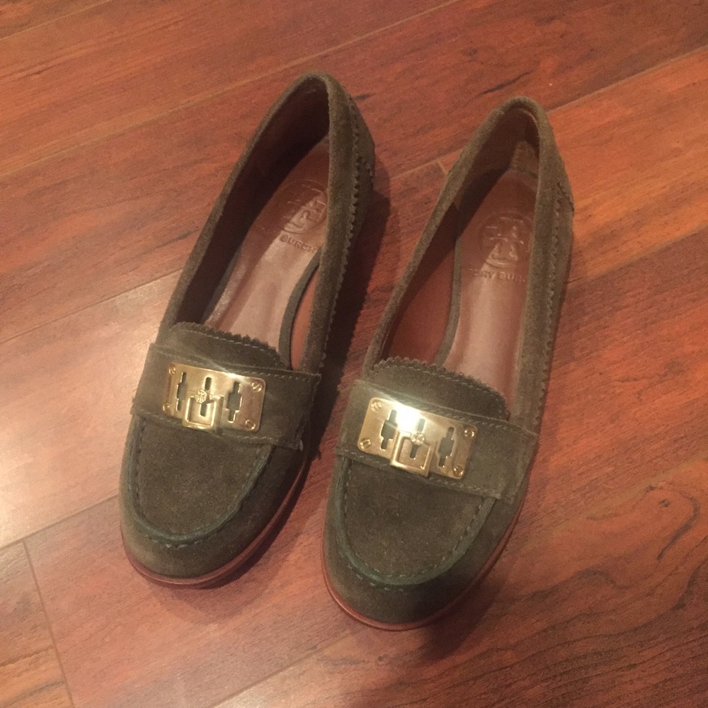 Totally new pair of shoes. Tory burch