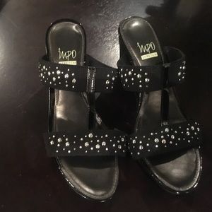 Black slide on wedges